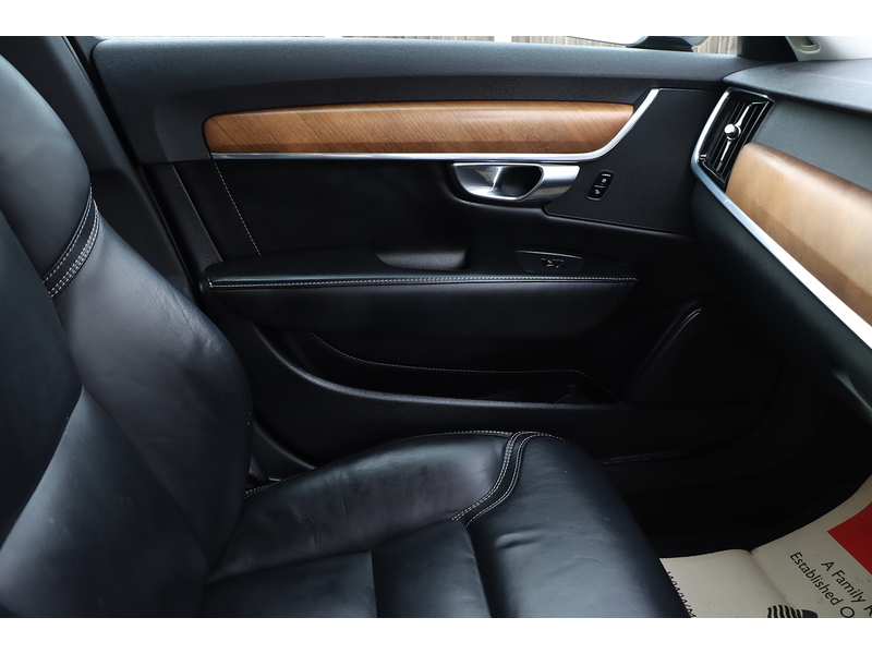 Volvo 2.0 D5 PowerPulse Inscription Saloon 4dr Diesel Auto AWD Euro 6 (s/s) (235 ps) 72-74 Mitcham Road