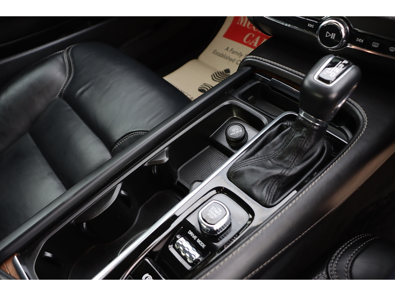 Volvo 2.0 D5 PowerPulse Inscription Saloon 4dr Diesel Auto AWD Euro 6 (s/s) (235 ps) 72-74 Mitcham Road