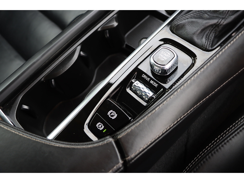 Volvo 2.0 D5 PowerPulse Inscription Saloon 4dr Diesel Auto AWD Euro 6 (s/s) (235 ps) 72-74 Mitcham Road