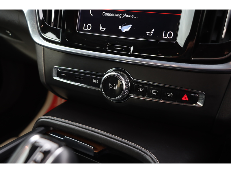 Volvo 2.0 D5 PowerPulse Inscription Saloon 4dr Diesel Auto AWD Euro 6 (s/s) (235 ps) 72-74 Mitcham Road