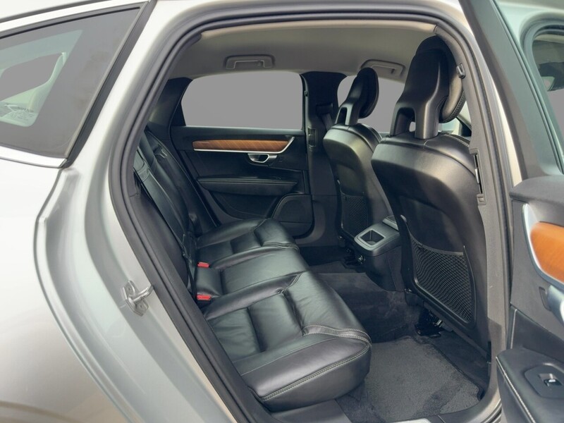 Volvo 2.0 D5 PowerPulse Inscription Saloon 4dr Diesel Auto AWD Euro 6 (s/s) (235 ps) 72-74 Mitcham Road