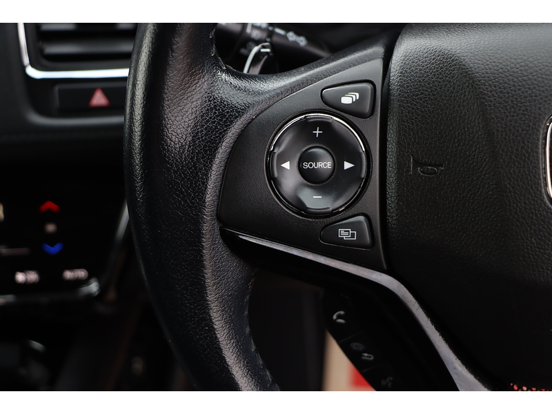 Honda 1.5 I-VTEC SE SUV 5DR PETROL CVT AUTO SAT NAV BLUETOOTH DAB STEREO REAR CAMERA PARKING AIDS JUST 2 OWNERS SAME OWNER FOR 3 YEARS ONLY 81000 MILES SH 72-74 Mitcham Road