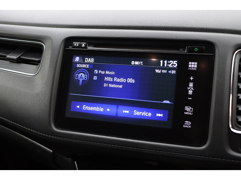 Honda 1.5 I-VTEC SE SUV 5DR PETROL CVT AUTO SAT NAV BLUETOOTH DAB STEREO REAR CAMERA PARKING AIDS JUST 2 OWNERS SAME OWNER FOR 3 YEARS ONLY 81000 MILES SH 72-74 Mitcham Road