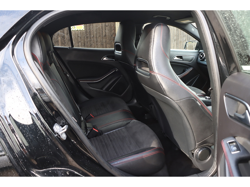 Mercedes-Benz GLA180 1.6 AMG LINE EDITION SUV 5DR PETROL 7G-DCT AUTO HEATED SEATS SAT NAV BLUETOOTH APPLE CARPLAY REAR CAM PARKING AIDS 2 OWNERS ONLY 35000 MILES SH 72-74 Mitcham Road