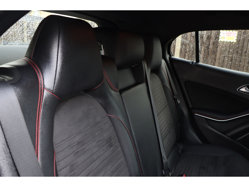 Mercedes-Benz GLA180 1.6 AMG LINE EDITION SUV 5DR PETROL 7G-DCT AUTO HEATED SEATS SAT NAV BLUETOOTH APPLE CARPLAY REAR CAM PARKING AIDS 2 OWNERS ONLY 35000 MILES SH 72-74 Mitcham Road