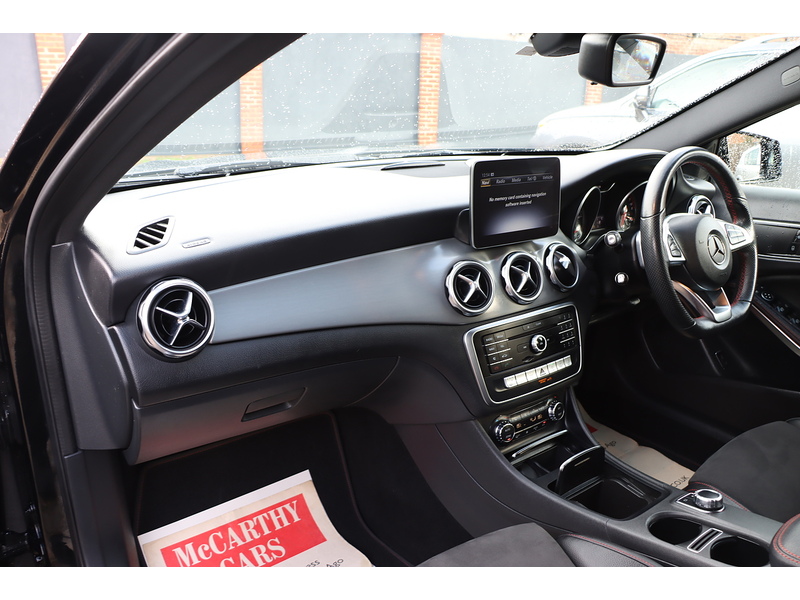 Mercedes-Benz GLA180 1.6 AMG LINE EDITION SUV 5DR PETROL 7G-DCT AUTO HEATED SEATS SAT NAV BLUETOOTH APPLE CARPLAY REAR CAM PARKING AIDS 2 OWNERS ONLY 35000 MILES SH 72-74 Mitcham Road