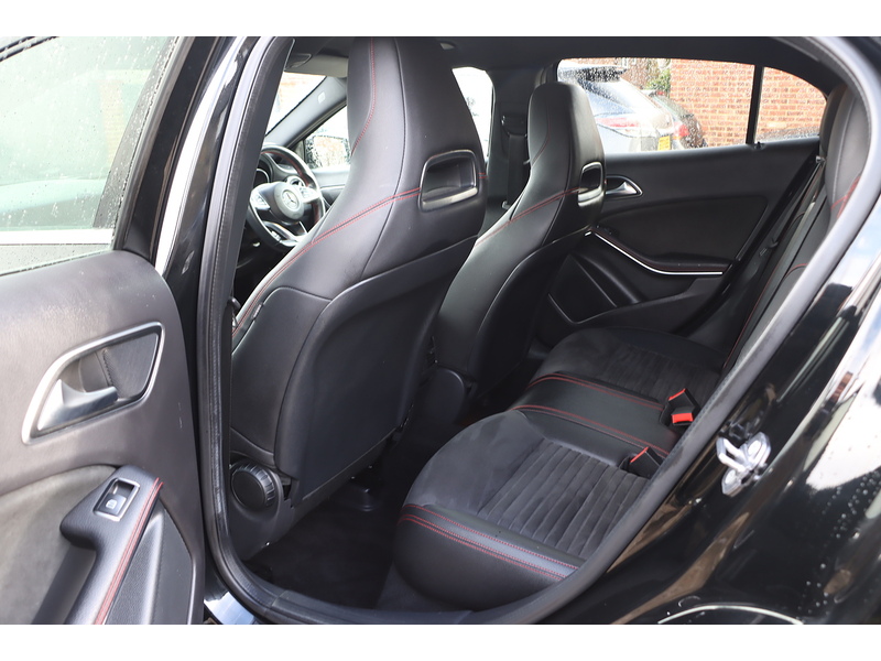 Mercedes-Benz GLA180 1.6 AMG LINE EDITION SUV 5DR PETROL 7G-DCT AUTO HEATED SEATS SAT NAV BLUETOOTH APPLE CARPLAY REAR CAM PARKING AIDS 2 OWNERS ONLY 35000 MILES SH 72-74 Mitcham Road