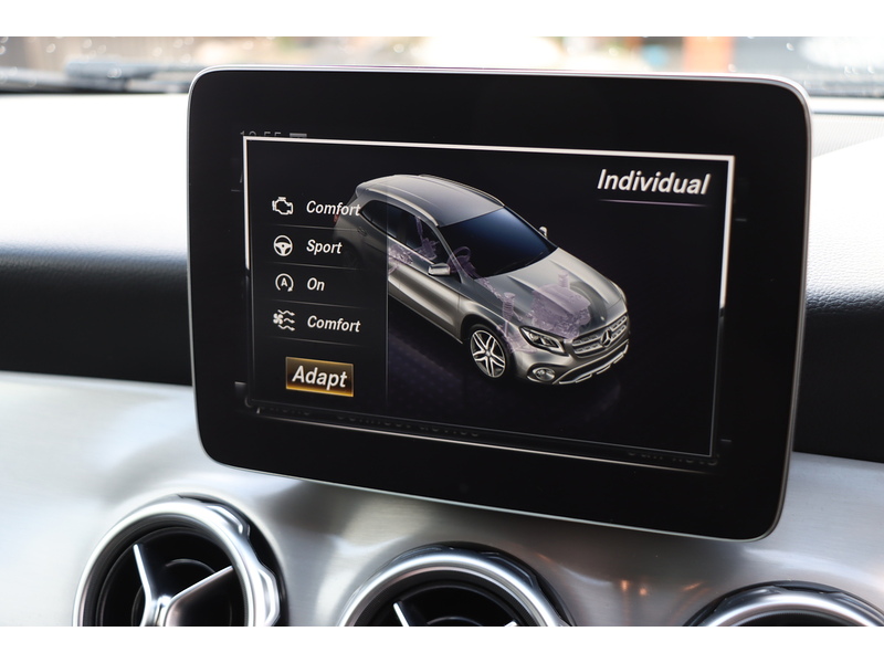 Mercedes-Benz GLA180 1.6 AMG LINE EDITION SUV 5DR PETROL 7G-DCT AUTO HEATED SEATS SAT NAV BLUETOOTH APPLE CARPLAY REAR CAM PARKING AIDS 2 OWNERS ONLY 35000 MILES SH 72-74 Mitcham Road