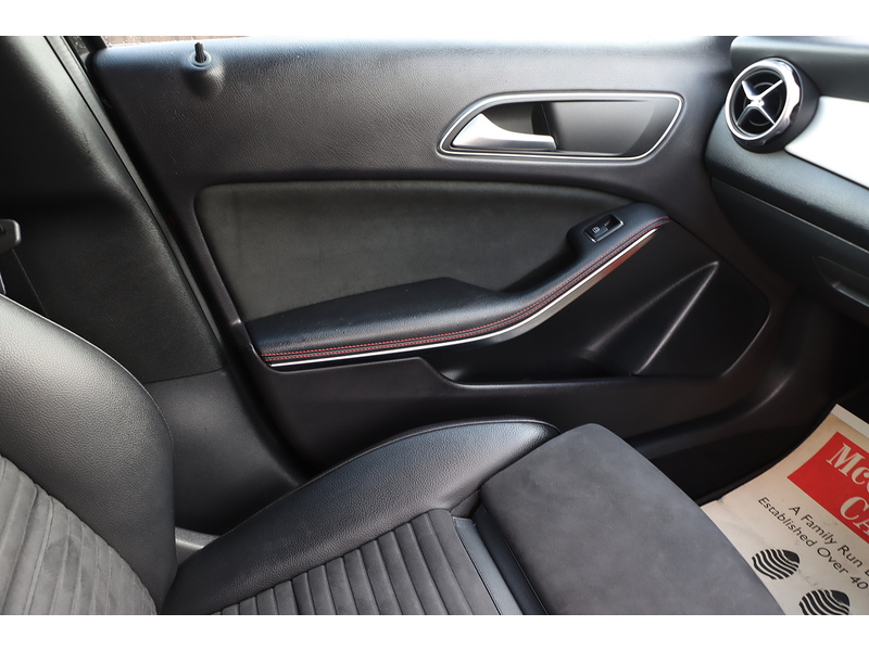 Mercedes-Benz GLA180 1.6 AMG LINE EDITION SUV 5DR PETROL 7G-DCT AUTO HEATED SEATS SAT NAV BLUETOOTH APPLE CARPLAY REAR CAM PARKING AIDS 2 OWNERS ONLY 35000 MILES SH 72-74 Mitcham Road