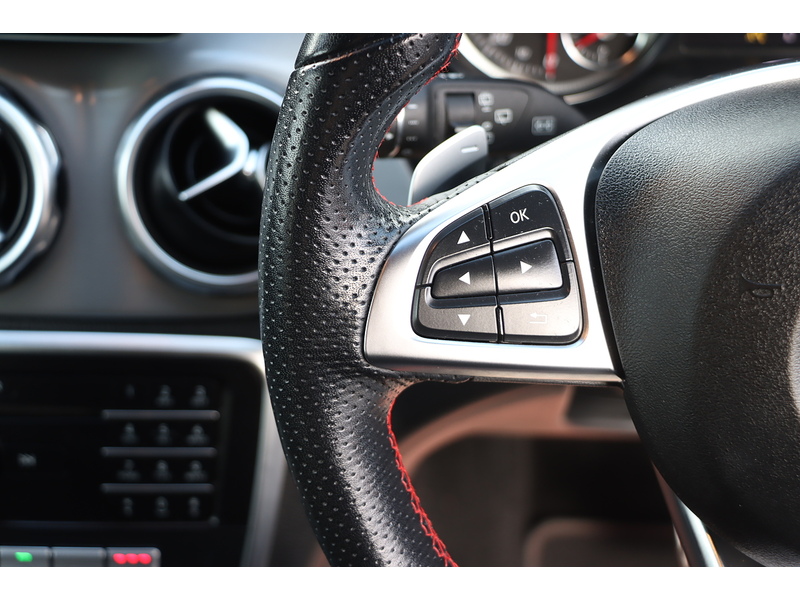 Mercedes-Benz GLA180 1.6 AMG LINE EDITION SUV 5DR PETROL 7G-DCT AUTO HEATED SEATS SAT NAV BLUETOOTH APPLE CARPLAY REAR CAM PARKING AIDS 2 OWNERS ONLY 35000 MILES SH 72-74 Mitcham Road