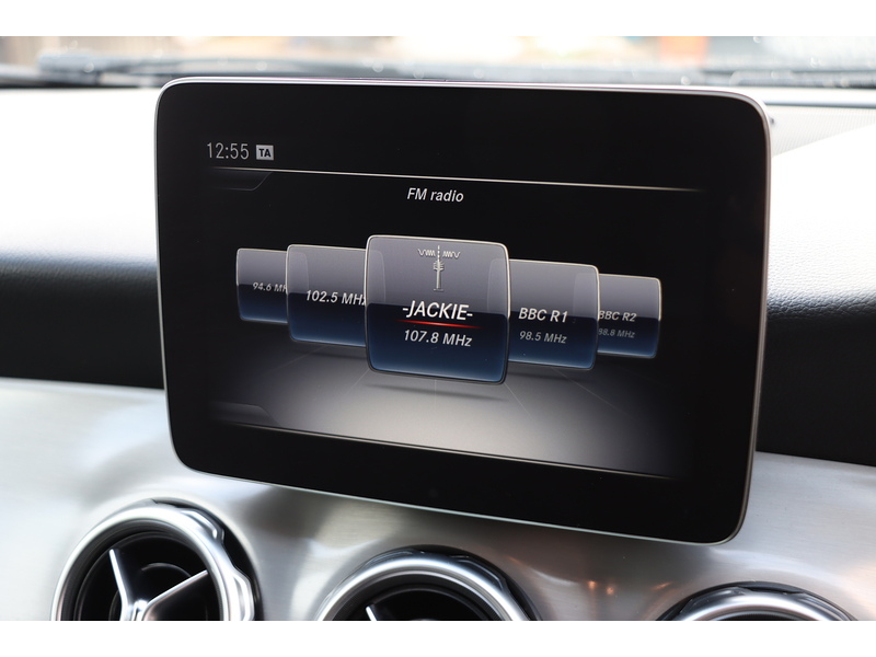 Mercedes-Benz GLA180 1.6 AMG LINE EDITION SUV 5DR PETROL 7G-DCT AUTO HEATED SEATS SAT NAV BLUETOOTH APPLE CARPLAY REAR CAM PARKING AIDS 2 OWNERS ONLY 35000 MILES SH 72-74 Mitcham Road