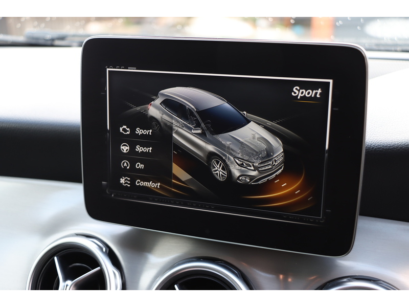 Mercedes-Benz GLA180 1.6 AMG LINE EDITION SUV 5DR PETROL 7G-DCT AUTO HEATED SEATS SAT NAV BLUETOOTH APPLE CARPLAY REAR CAM PARKING AIDS 2 OWNERS ONLY 35000 MILES SH 72-74 Mitcham Road