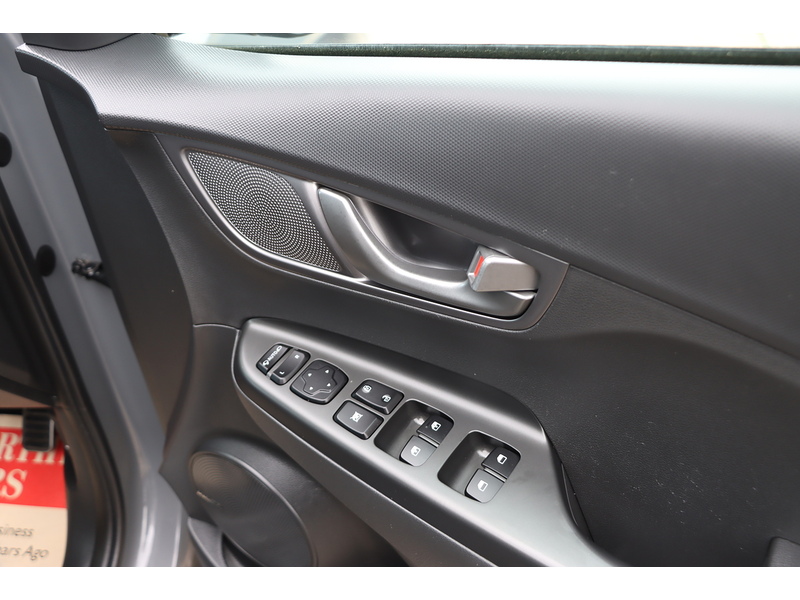 Hyundai 64KWH PREMIUM SUV 5DR ELECTRIC AUTO HEATED SEATS SAT NAV BLUETOOTH DAB STEREO APPLE CARPLAY REAR CAMERA PARKING AIDS JUST 2 OWNERS ONLY 54000 MILES SH 72-74 Mitcham Road