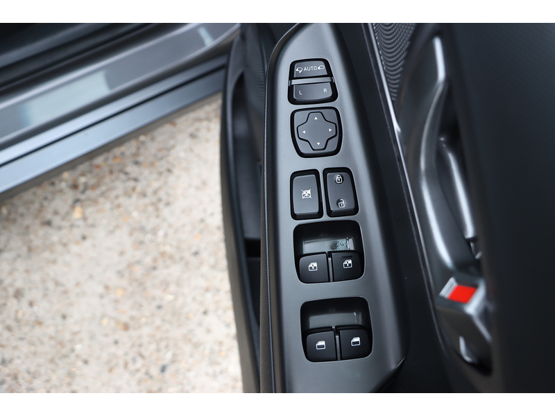 Hyundai 64KWH PREMIUM SUV 5DR ELECTRIC AUTO HEATED SEATS SAT NAV BLUETOOTH DAB STEREO APPLE CARPLAY REAR CAMERA PARKING AIDS JUST 2 OWNERS ONLY 54000 MILES SH 72-74 Mitcham Road