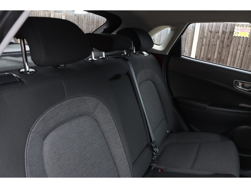 Hyundai 64KWH PREMIUM SUV 5DR ELECTRIC AUTO HEATED SEATS SAT NAV BLUETOOTH DAB STEREO APPLE CARPLAY REAR CAMERA PARKING AIDS JUST 2 OWNERS ONLY 54000 MILES SH 72-74 Mitcham Road