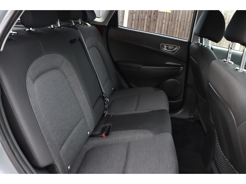 Hyundai 64KWH PREMIUM SUV 5DR ELECTRIC AUTO HEATED SEATS SAT NAV BLUETOOTH DAB STEREO APPLE CARPLAY REAR CAMERA PARKING AIDS JUST 2 OWNERS ONLY 54000 MILES SH 72-74 Mitcham Road