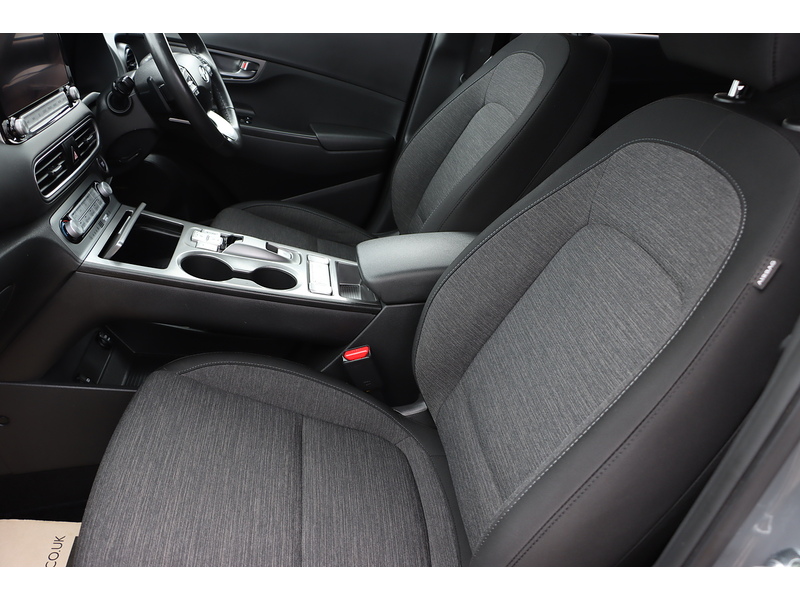 Hyundai 64KWH PREMIUM SUV 5DR ELECTRIC AUTO HEATED SEATS SAT NAV BLUETOOTH DAB STEREO APPLE CARPLAY REAR CAMERA PARKING AIDS JUST 2 OWNERS ONLY 54000 MILES SH 72-74 Mitcham Road