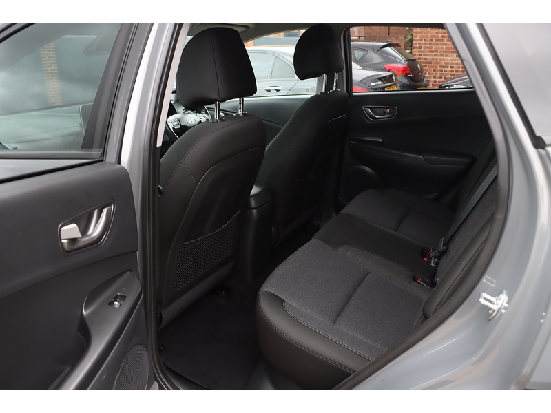 Hyundai 64KWH PREMIUM SUV 5DR ELECTRIC AUTO HEATED SEATS SAT NAV BLUETOOTH DAB STEREO APPLE CARPLAY REAR CAMERA PARKING AIDS JUST 2 OWNERS ONLY 54000 MILES SH 72-74 Mitcham Road