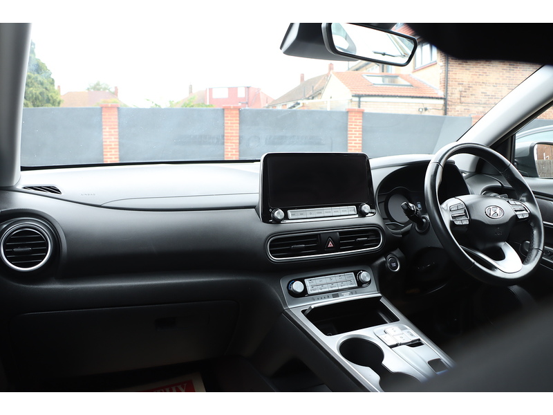 Hyundai 64KWH PREMIUM SUV 5DR ELECTRIC AUTO HEATED SEATS SAT NAV BLUETOOTH DAB STEREO APPLE CARPLAY REAR CAMERA PARKING AIDS JUST 2 OWNERS ONLY 54000 MILES SH 72-74 Mitcham Road