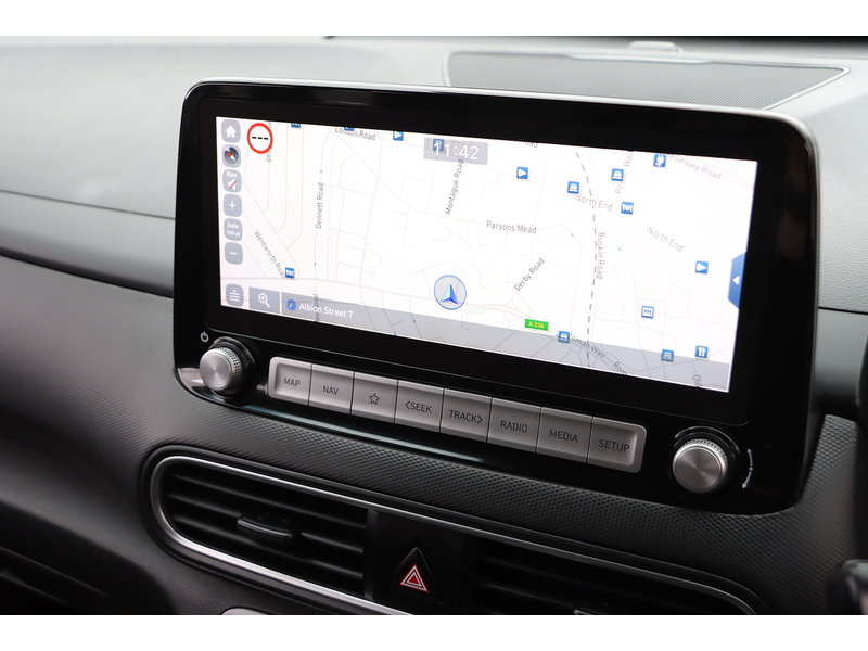 Hyundai 64KWH PREMIUM SUV 5DR ELECTRIC AUTO HEATED SEATS SAT NAV BLUETOOTH DAB STEREO APPLE CARPLAY REAR CAMERA PARKING AIDS JUST 2 OWNERS ONLY 54000 MILES SH 72-74 Mitcham Road