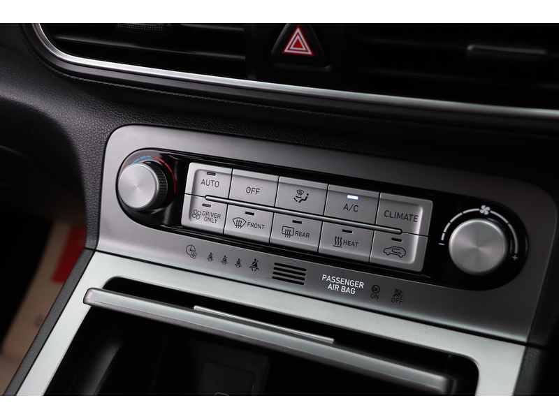 Hyundai 64KWH PREMIUM SUV 5DR ELECTRIC AUTO HEATED SEATS SAT NAV BLUETOOTH DAB STEREO APPLE CARPLAY REAR CAMERA PARKING AIDS JUST 2 OWNERS ONLY 54000 MILES SH 72-74 Mitcham Road