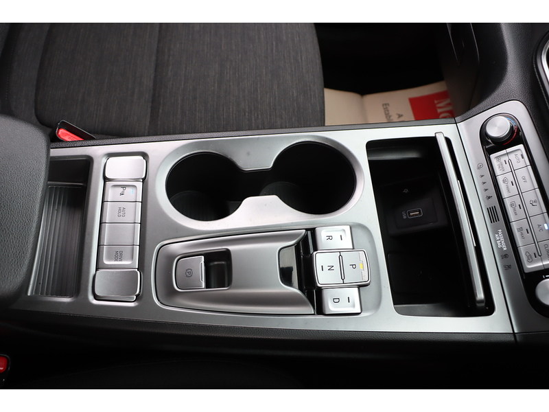 Hyundai 64KWH PREMIUM SUV 5DR ELECTRIC AUTO HEATED SEATS SAT NAV BLUETOOTH DAB STEREO APPLE CARPLAY REAR CAMERA PARKING AIDS JUST 2 OWNERS ONLY 54000 MILES SH 72-74 Mitcham Road