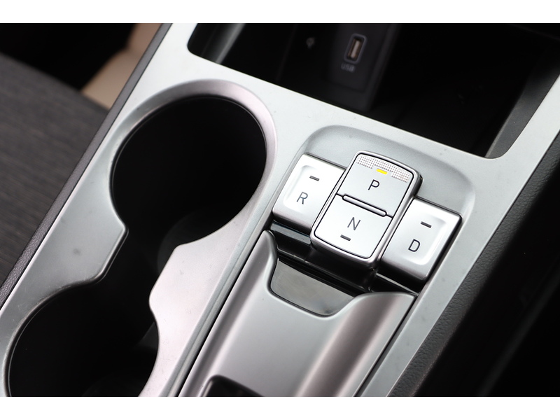 Hyundai 64KWH PREMIUM SUV 5DR ELECTRIC AUTO HEATED SEATS SAT NAV BLUETOOTH DAB STEREO APPLE CARPLAY REAR CAMERA PARKING AIDS JUST 2 OWNERS ONLY 54000 MILES SH 72-74 Mitcham Road