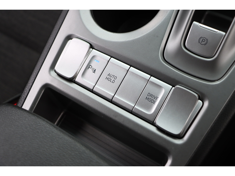 Hyundai 64KWH PREMIUM SUV 5DR ELECTRIC AUTO HEATED SEATS SAT NAV BLUETOOTH DAB STEREO APPLE CARPLAY REAR CAMERA PARKING AIDS JUST 2 OWNERS ONLY 54000 MILES SH 72-74 Mitcham Road