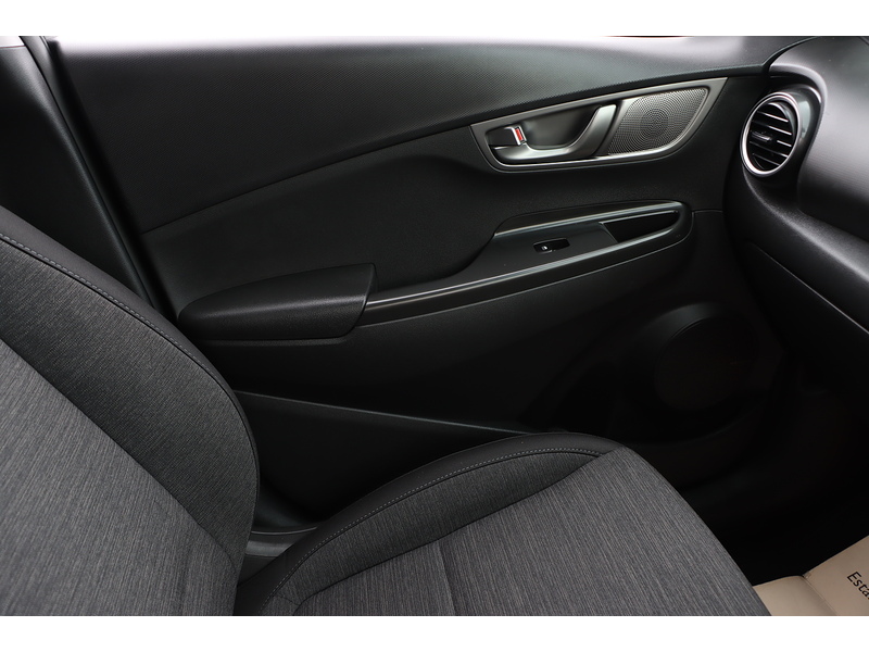 Hyundai 64KWH PREMIUM SUV 5DR ELECTRIC AUTO HEATED SEATS SAT NAV BLUETOOTH DAB STEREO APPLE CARPLAY REAR CAMERA PARKING AIDS JUST 2 OWNERS ONLY 54000 MILES SH 72-74 Mitcham Road