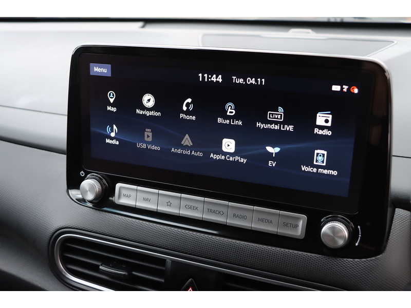 Hyundai 64KWH PREMIUM SUV 5DR ELECTRIC AUTO HEATED SEATS SAT NAV BLUETOOTH DAB STEREO APPLE CARPLAY REAR CAMERA PARKING AIDS JUST 2 OWNERS ONLY 54000 MILES SH 72-74 Mitcham Road