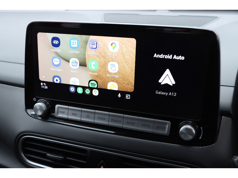 Hyundai 64KWH PREMIUM SUV 5DR ELECTRIC AUTO HEATED SEATS SAT NAV BLUETOOTH DAB STEREO APPLE CARPLAY REAR CAMERA PARKING AIDS JUST 2 OWNERS ONLY 54000 MILES SH 72-74 Mitcham Road