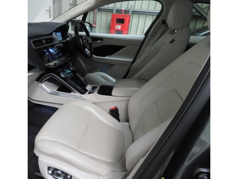 Jaguar 400 90KWH HSE SUV 5DR ELECTRIC 4WD AUTO HEATED SEATS SATNAV BLUETOOTH DAB STEREO APPLE CARPLAY REAR & 360 CAMERA WITH PARKING AIDS ONLY 44000 MILES SH 72-74 Mitcham Road