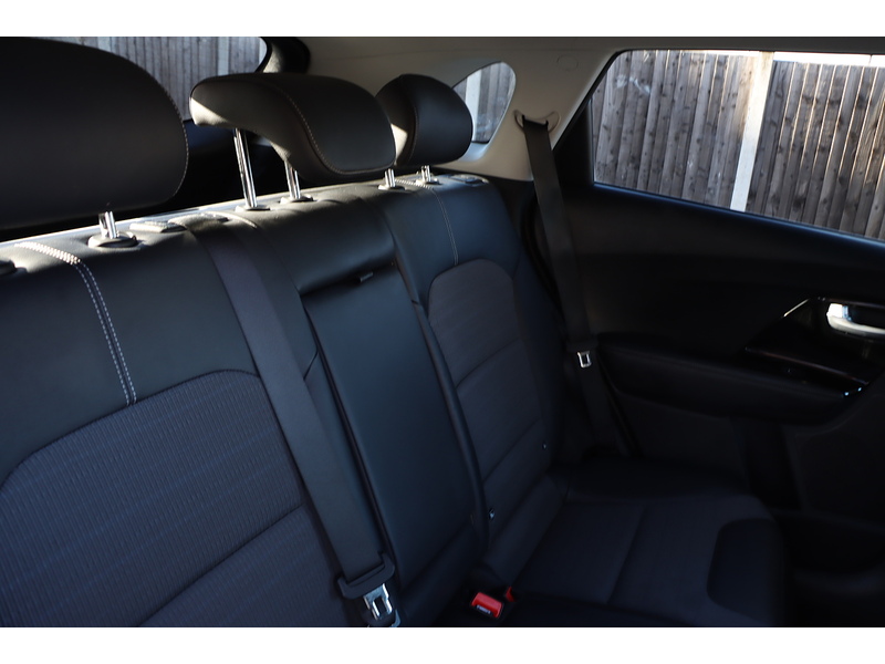 Kia 1.6H GDI 2 SUV 5DR PETROL HYBRID DCT AUTO SAT NAV BLUETOOTH DAB STEREO USB INPUT ANDROID AUTO REAR CAMERA PARKING AIDS 67000 MILES SH NO ULEZ CHARGE 72-74 Mitcham Road