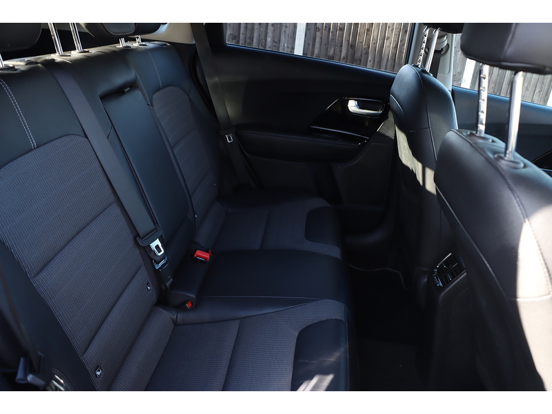 Kia 1.6H GDI 2 SUV 5DR PETROL HYBRID DCT AUTO SAT NAV BLUETOOTH DAB STEREO USB INPUT ANDROID AUTO REAR CAMERA PARKING AIDS 67000 MILES SH NO ULEZ CHARGE 72-74 Mitcham Road