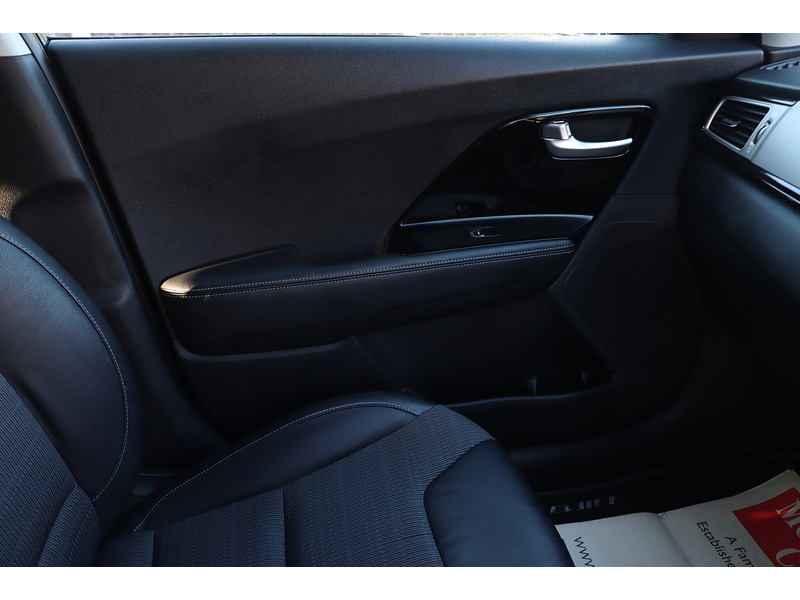 Kia 1.6H GDI 2 SUV 5DR PETROL HYBRID DCT AUTO SAT NAV BLUETOOTH DAB STEREO USB INPUT ANDROID AUTO REAR CAMERA PARKING AIDS 67000 MILES SH NO ULEZ CHARGE 72-74 Mitcham Road