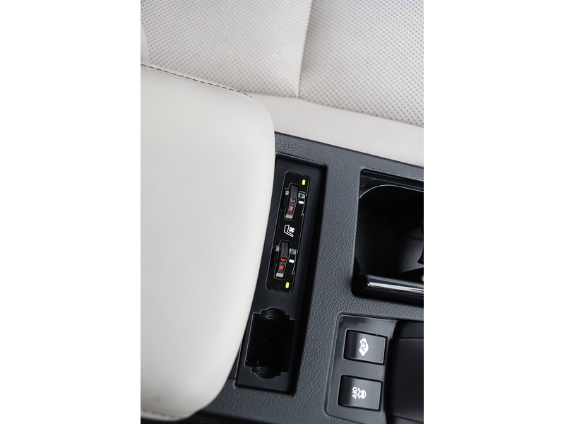 Lexus 450H 3.5 V6 PREMIER SUV 5DR PETROL HYBRID CVT 4WD AUTO SUNROOF HEATED SEATS SAT NAV BLUETOOTH DAB STEREO PARKING AIDS JUST 2 OWNERS FSH 12 SERVICES 72-74 Mitcham Road