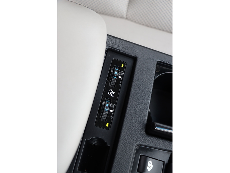 Lexus 450H 3.5 V6 PREMIER SUV 5DR PETROL HYBRID CVT 4WD AUTO SUNROOF HEATED SEATS SAT NAV BLUETOOTH DAB STEREO PARKING AIDS JUST 2 OWNERS FSH 12 SERVICES 72-74 Mitcham Road