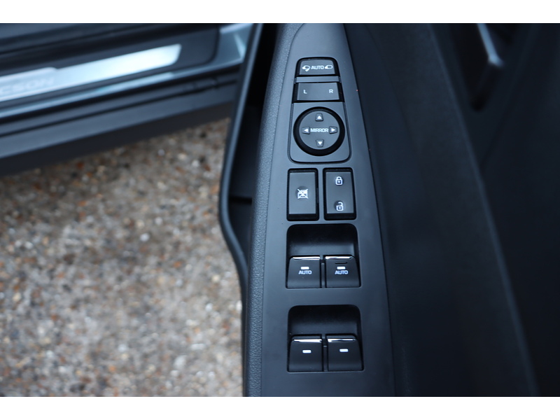 Hyundai 1.6 T-GDI N LINE SUV 5DR PETROL DCT AUTO HEATED SEATS SAT NAV BLUETOOTH DAB STEREO APPLE CARPLAY REAR CAMERA PARKING AIDS 1 OWNER ONLY 30000 MILES SH 72-74 Mitcham Road