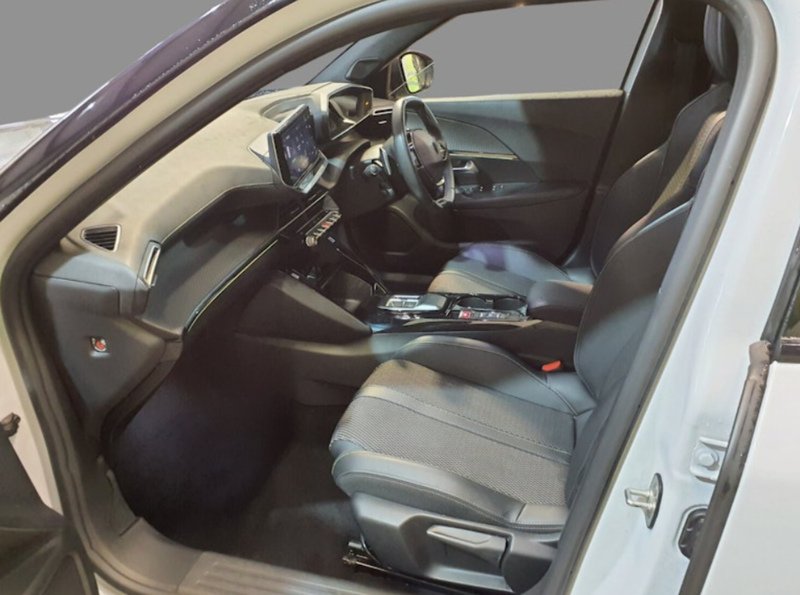 Peugeot 1.2 PURETECH GT SUV 5DR PETROL EAT AUTO SAT NAV BLUETOOTH DAB STEREO APPLE CARPLAY REAR CAMERA PARKING AIDS JUST 1 OWNER FROM NEW ONLY 33000 MILES FSH 72-74 Mitcham Road