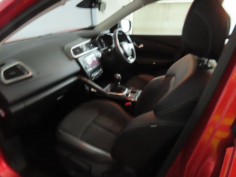 Renault 1.2 TCe Dynamique S Nav SUV 5dr Petrol Manual Euro 6 (s/s) (130 ps) 72-74 Mitcham Road