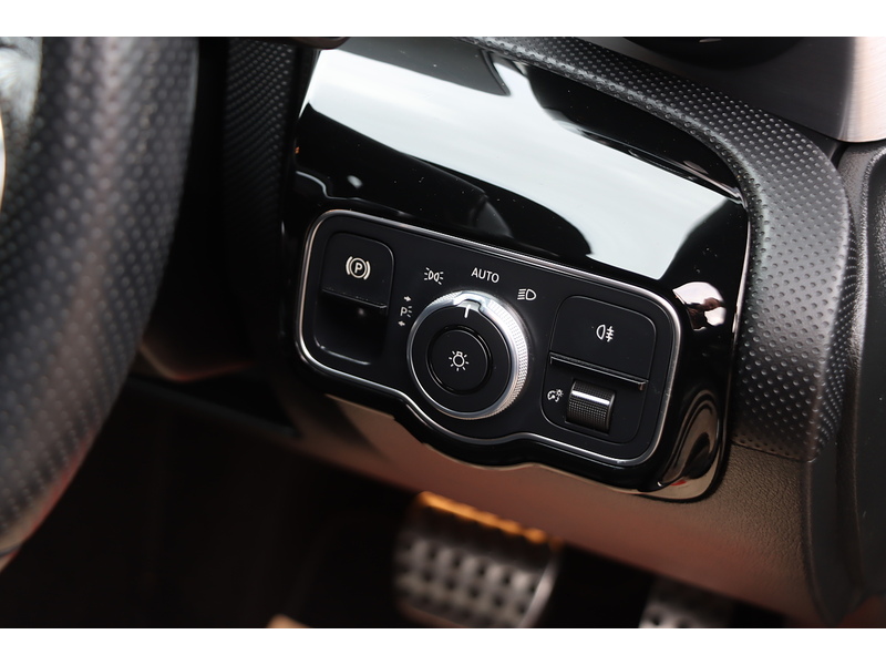 Mercedes-Benz CLA 180 1.3 AMG LINE COUPE 4DR PETROL 7G-DCT AUTO HEATED SEATS SATNAV BLUETOOTH DAB RADIO APPLE CARPLAY PARKING AIDS JUST 2 OWNERS ONLY 48000 MILES SH 72-74 Mitcham Road