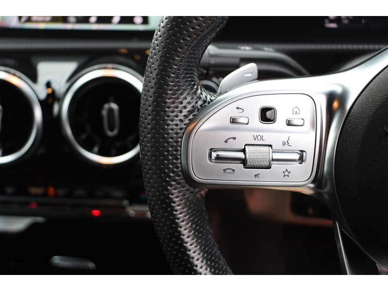 Mercedes-Benz CLA 180 1.3 AMG LINE COUPE 4DR PETROL 7G-DCT AUTO HEATED SEATS SATNAV BLUETOOTH DAB RADIO APPLE CARPLAY PARKING AIDS JUST 2 OWNERS ONLY 48000 MILES SH 72-74 Mitcham Road