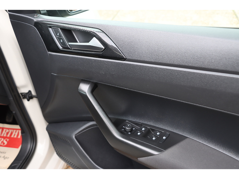 Volkswagen 1.0 TSI LIFE HATCHBACK 5DR PETROL MANUAL SATNAV BLUETOOTH DAB RADIO APPLE CARPLAY JUST 1 OWNER FROM NEW ONLY 60000 MILES FSH 4 SERVICES NO ULEZ CHARGE 72-74 Mitcham Road