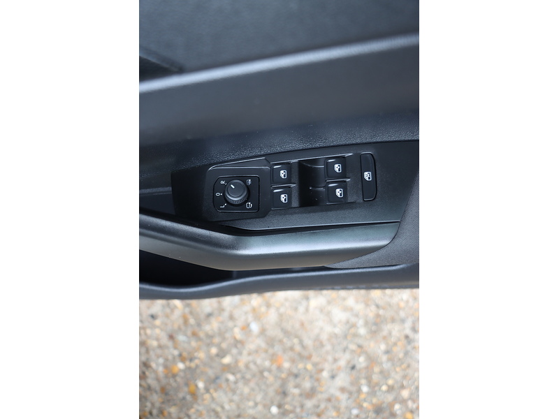 Volkswagen 1.0 TSI LIFE HATCHBACK 5DR PETROL MANUAL SATNAV BLUETOOTH DAB RADIO APPLE CARPLAY JUST 1 OWNER FROM NEW ONLY 60000 MILES FSH 4 SERVICES NO ULEZ CHARGE 72-74 Mitcham Road