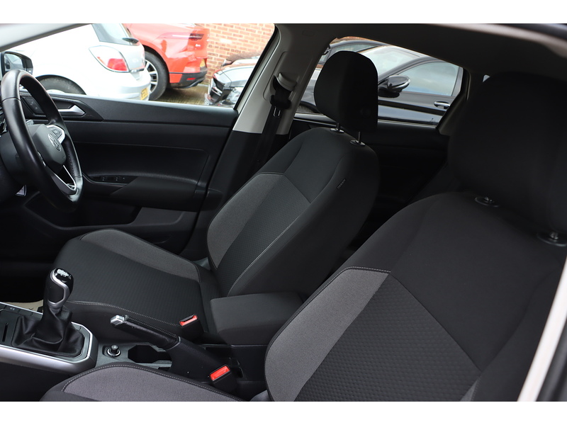 Volkswagen 1.0 TSI LIFE HATCHBACK 5DR PETROL MANUAL SATNAV BLUETOOTH DAB RADIO APPLE CARPLAY JUST 1 OWNER FROM NEW ONLY 60000 MILES FSH 4 SERVICES NO ULEZ CHARGE 72-74 Mitcham Road