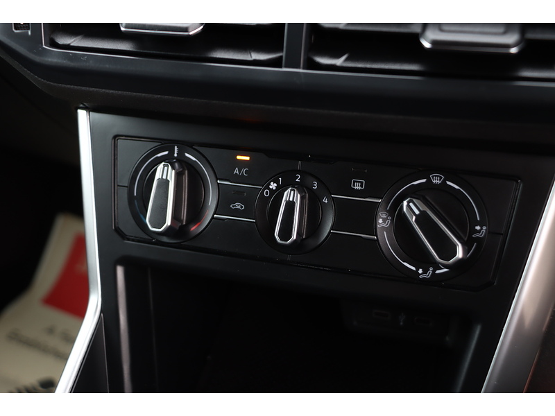 Volkswagen 1.0 TSI LIFE HATCHBACK 5DR PETROL MANUAL SATNAV BLUETOOTH DAB RADIO APPLE CARPLAY JUST 1 OWNER FROM NEW ONLY 60000 MILES FSH 4 SERVICES NO ULEZ CHARGE 72-74 Mitcham Road