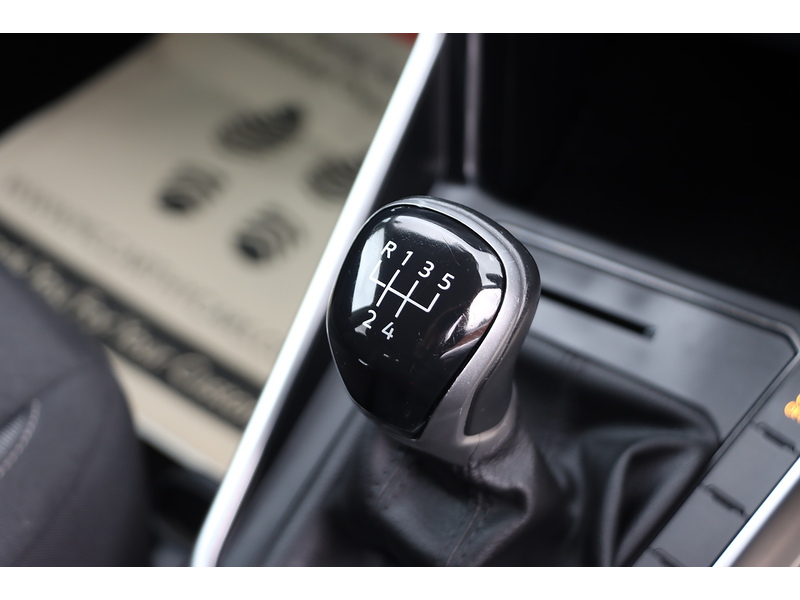 Volkswagen 1.0 TSI LIFE HATCHBACK 5DR PETROL MANUAL SATNAV BLUETOOTH DAB RADIO APPLE CARPLAY JUST 1 OWNER FROM NEW ONLY 60000 MILES FSH 4 SERVICES NO ULEZ CHARGE 72-74 Mitcham Road