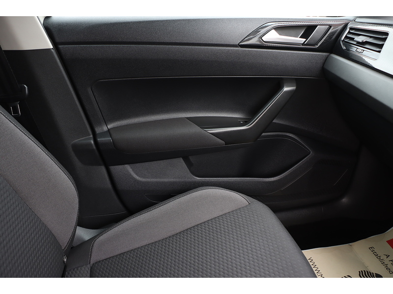 Volkswagen 1.0 TSI LIFE HATCHBACK 5DR PETROL MANUAL SATNAV BLUETOOTH DAB RADIO APPLE CARPLAY JUST 1 OWNER FROM NEW ONLY 60000 MILES FSH 4 SERVICES NO ULEZ CHARGE 72-74 Mitcham Road