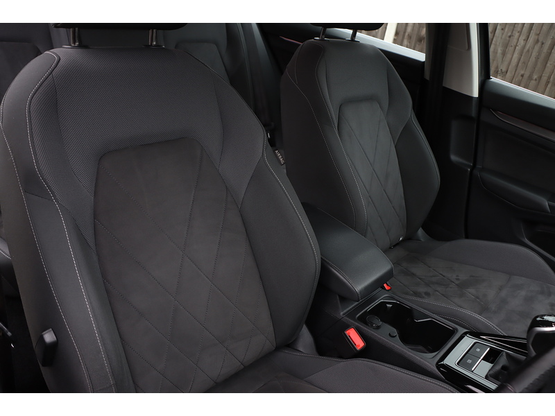 Volkswagen 1.5 TSI STYLE HATCHBACK 5DR PETROL MANUAL SAT NAV BLUETOOTH DAB STEREO APPLE CARPLAY PARKING AIDS 1 OWNER FROM NEW ONLY 61000 MILES FSH NO ULEZ CHARGE 72-74 Mitcham Road