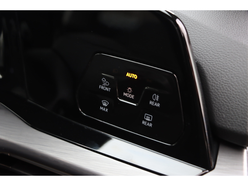 Volkswagen 1.5 TSI STYLE HATCHBACK 5DR PETROL MANUAL SAT NAV BLUETOOTH DAB STEREO APPLE CARPLAY PARKING AIDS 1 OWNER FROM NEW ONLY 61000 MILES FSH NO ULEZ CHARGE 72-74 Mitcham Road